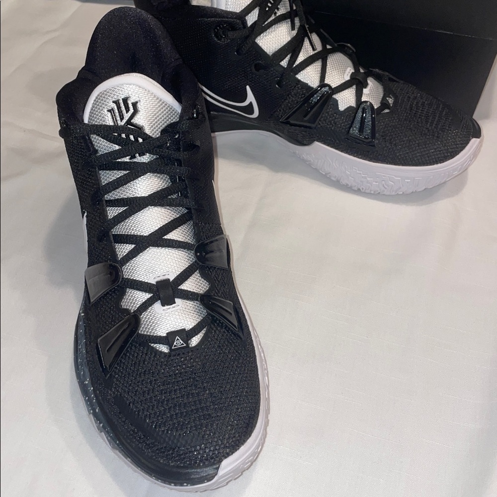 NWOT Nike Women’s black basketball shoes